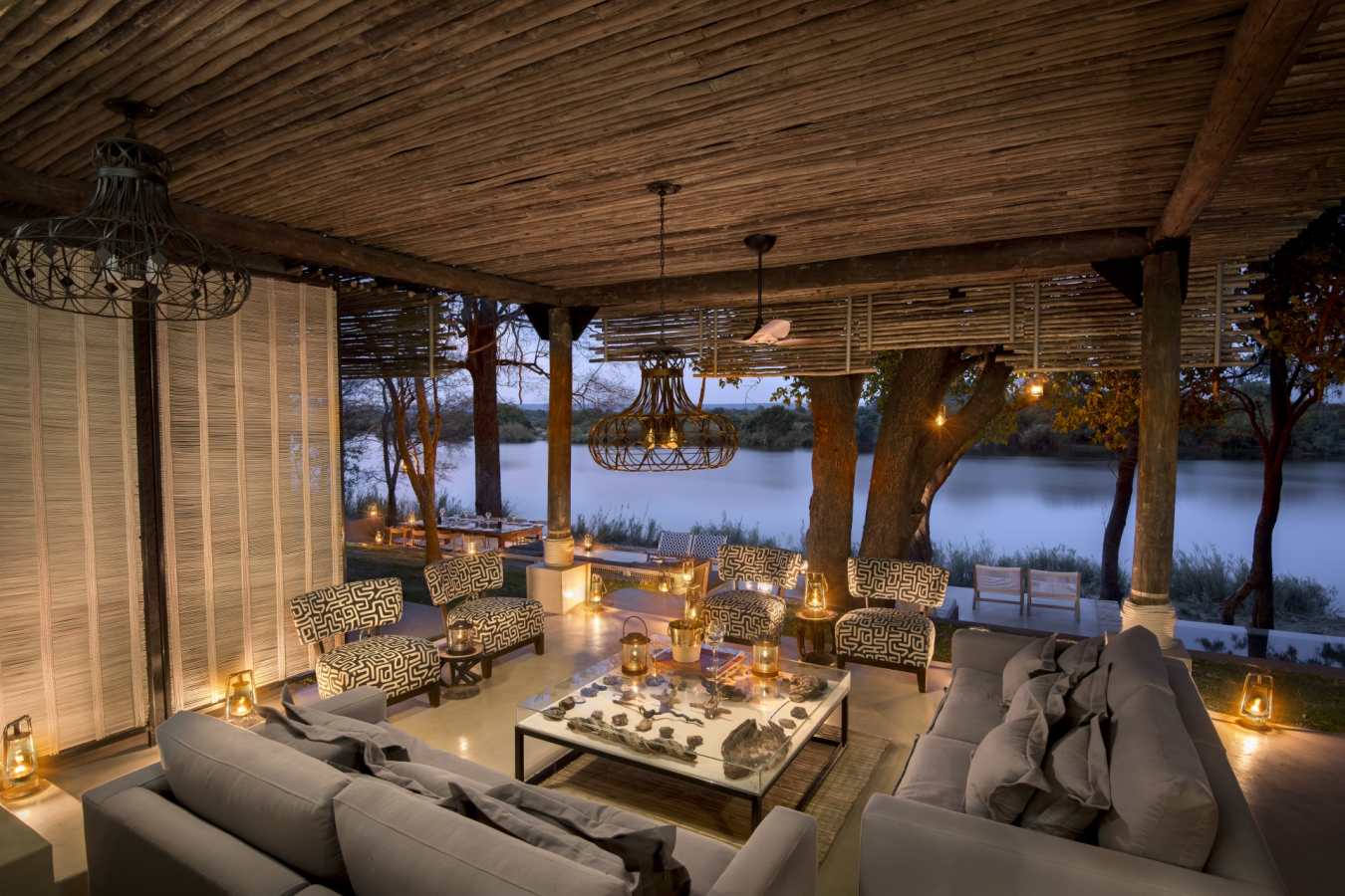 Matetsi River House lounge 
