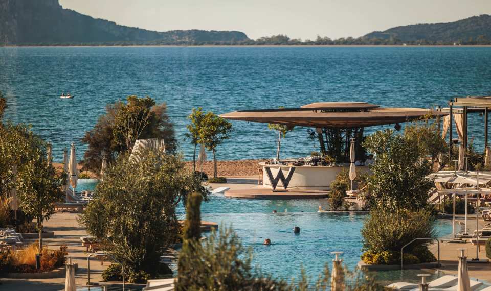 W Costa Navarino