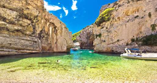 Explore Vis and Biševo Islands by boat