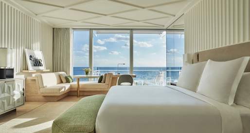 Guestroom - Four Seasons at the Surf Club