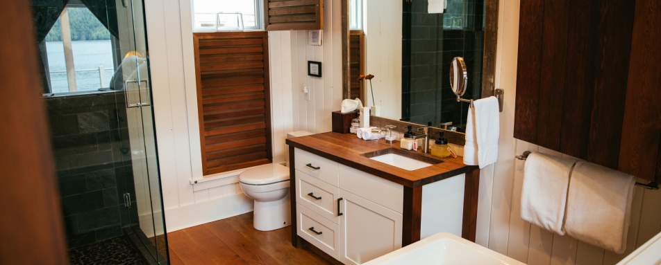 Cabin bathroom - Nimmo Bay Resort