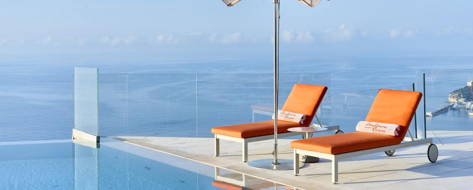 Pool area 