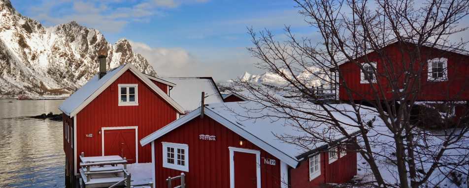 Rorbu cabins in the snow - Svinøya Rorbuer