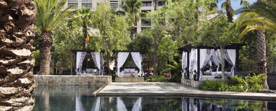 Pool daybeds  