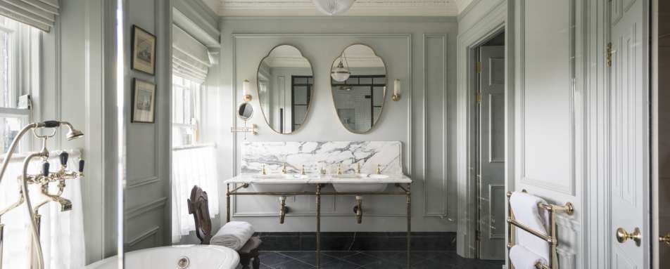 Suite bathroom 