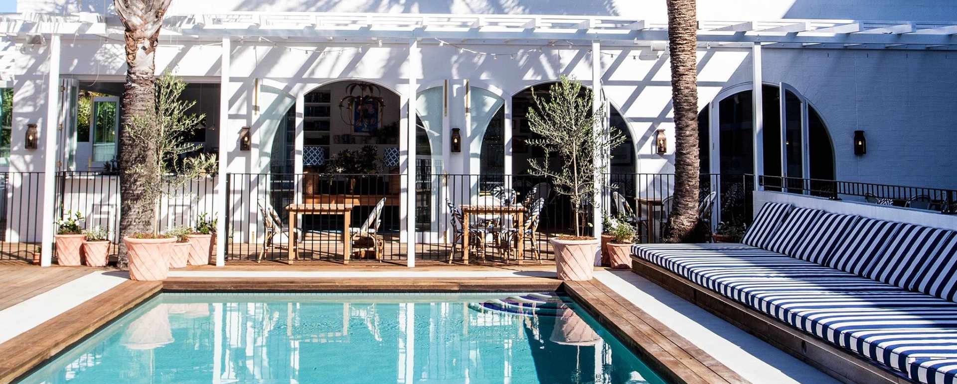 Restaurant Pool View - Halcyon House 