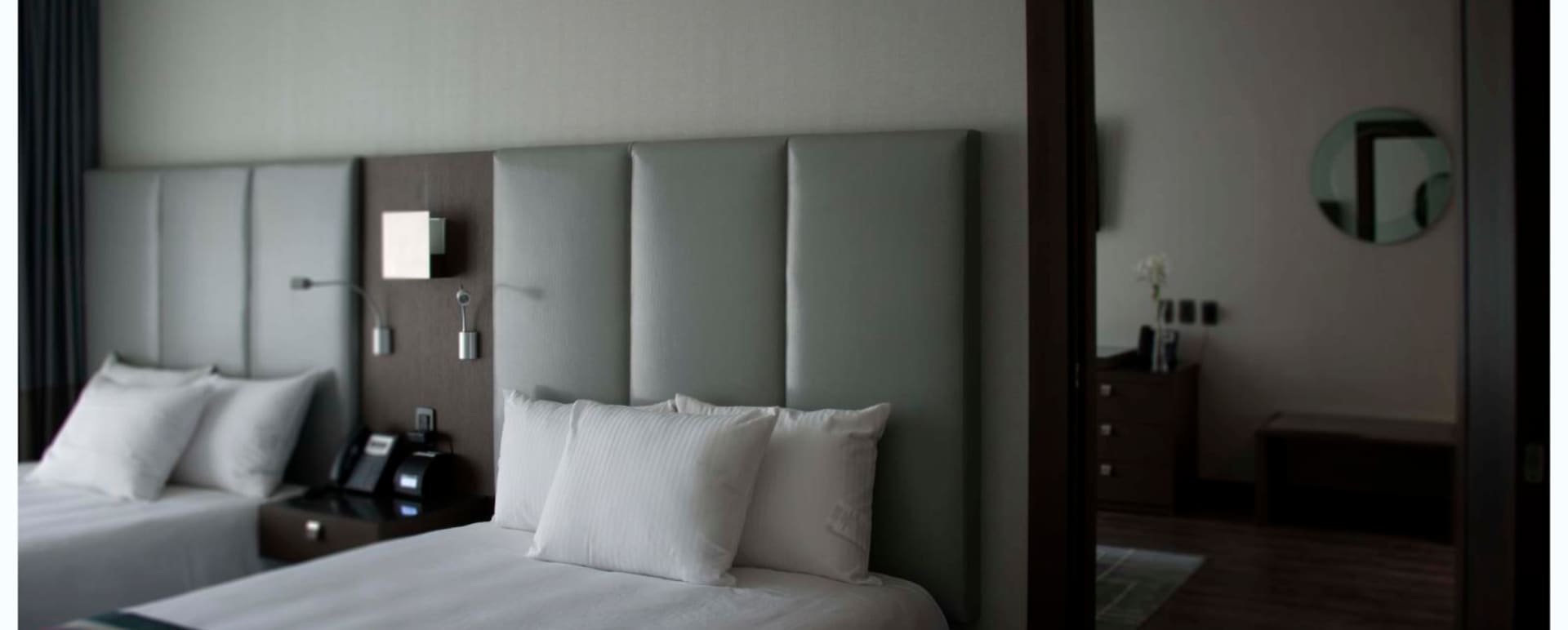 Connecting, Casa Grande Hotel