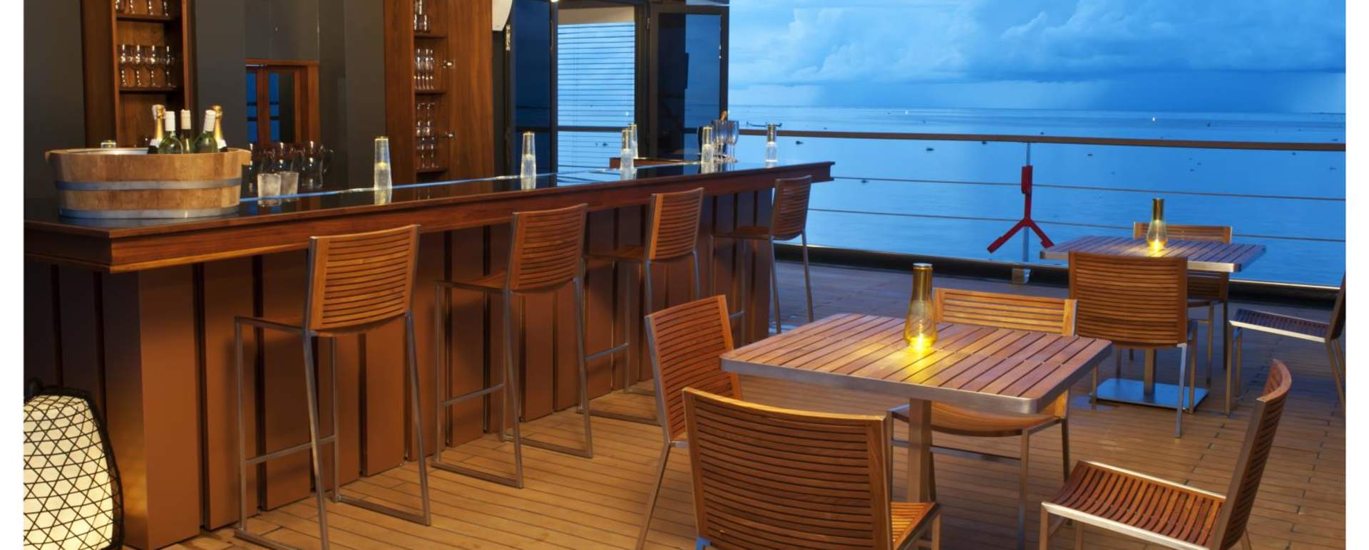Aqua Mekong Bar - The Jewels of Cambodia 