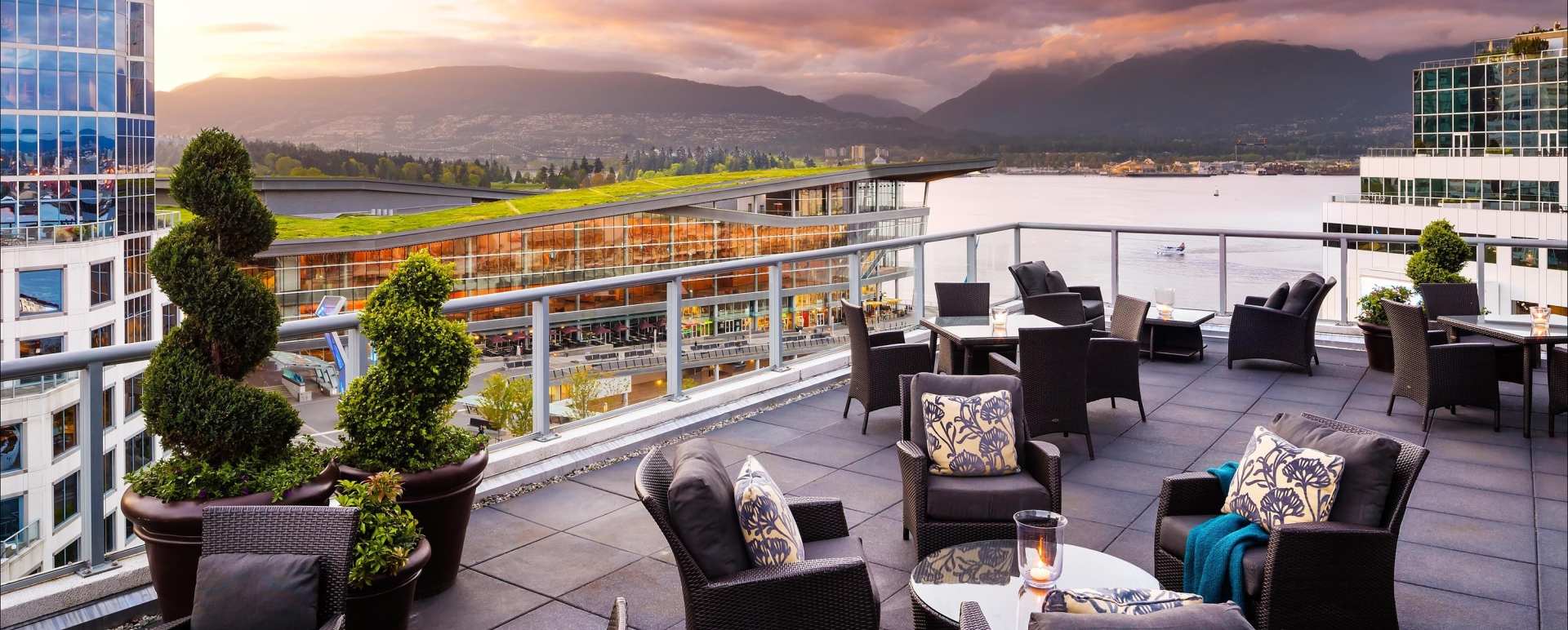 Fairmont Gold Terrace - Fairmont Waterfront Vancouver
