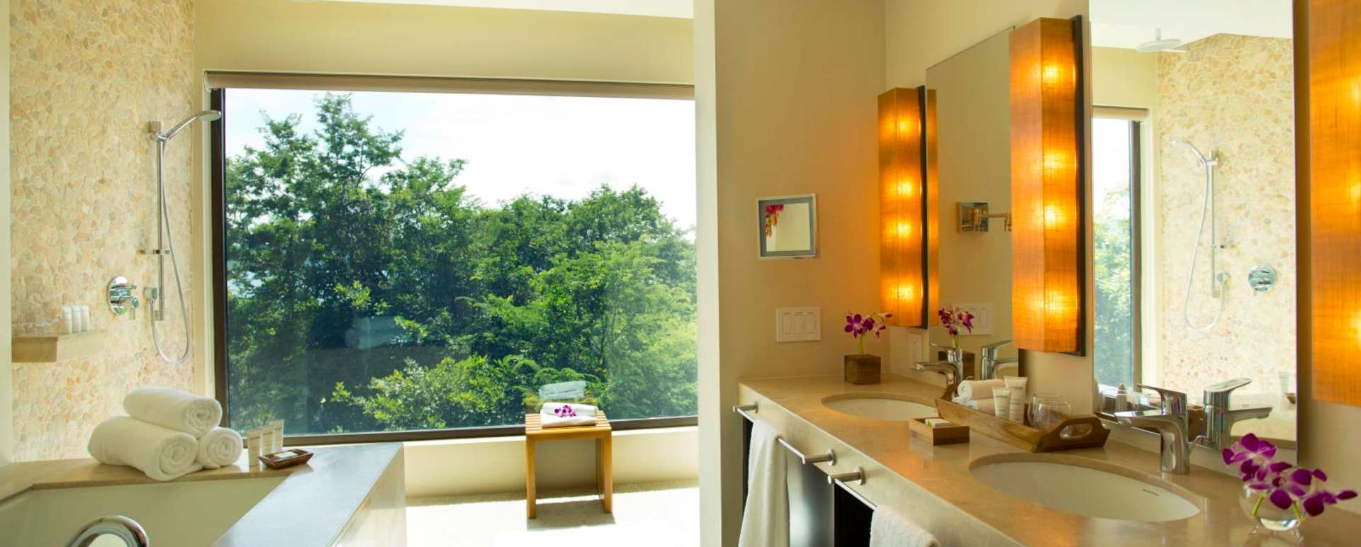 Suite bathroom - Andaz Peninsula Papagayo Resort