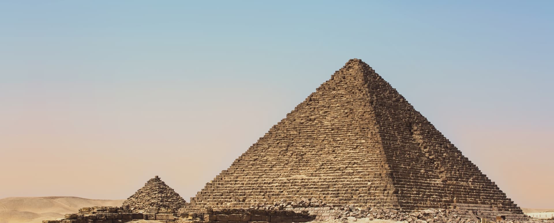 Pyraminds Sunrise without the Crowd