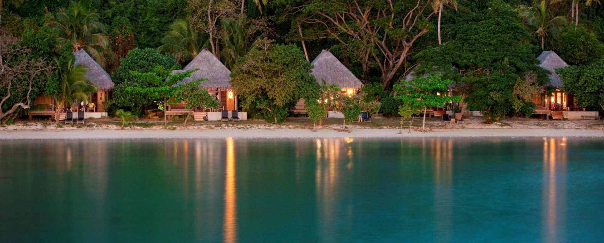 Beachfront Bures - Likuliku Lagoon Resort
