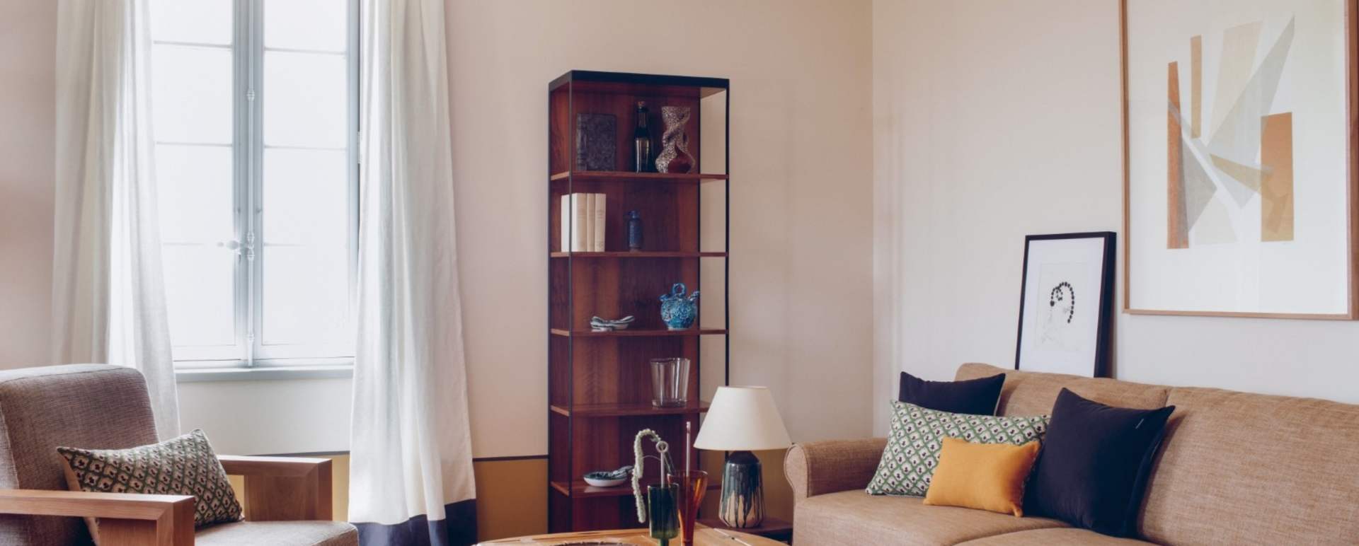 Room living area - Hotel Crillon le Brave 