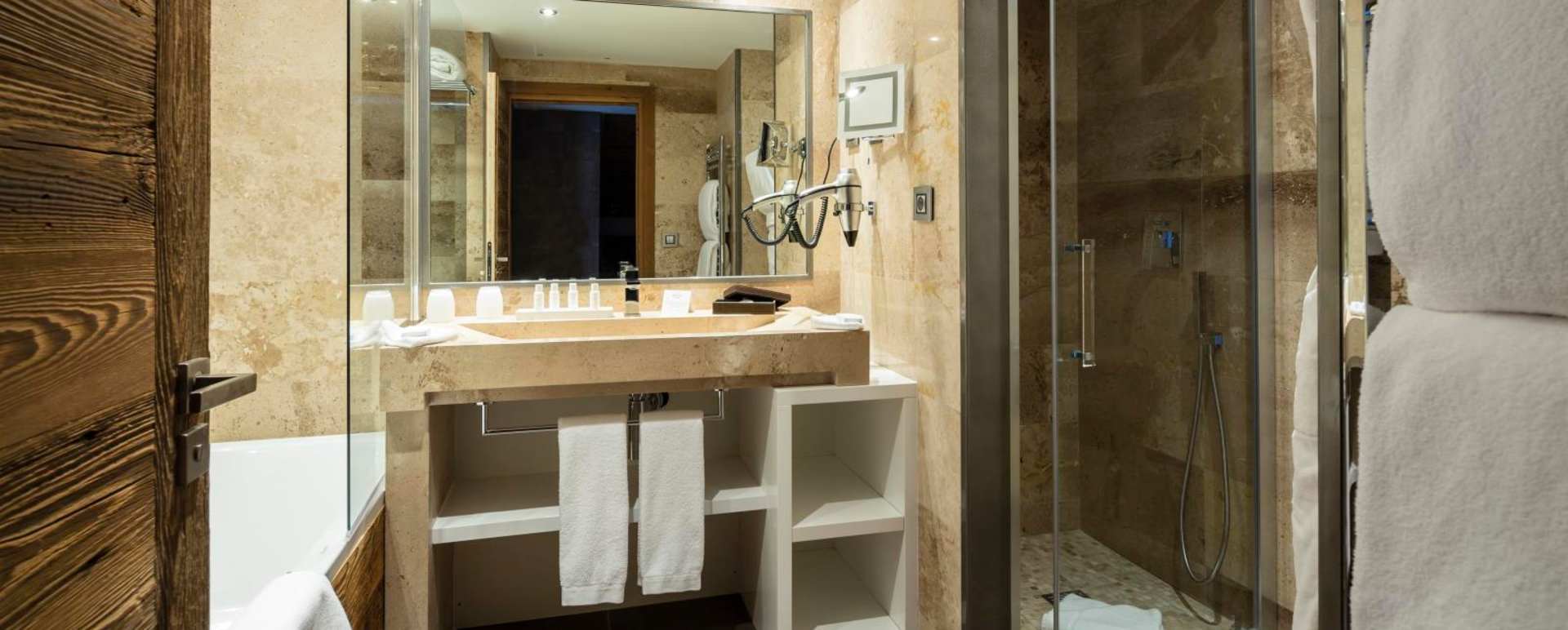 Bathroom - Koh-I Nor