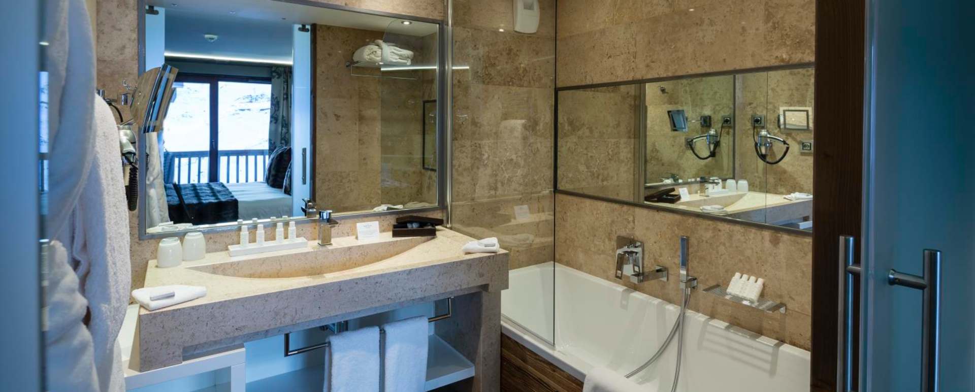 Luxury Suite bathroom -  Koh-I Nor