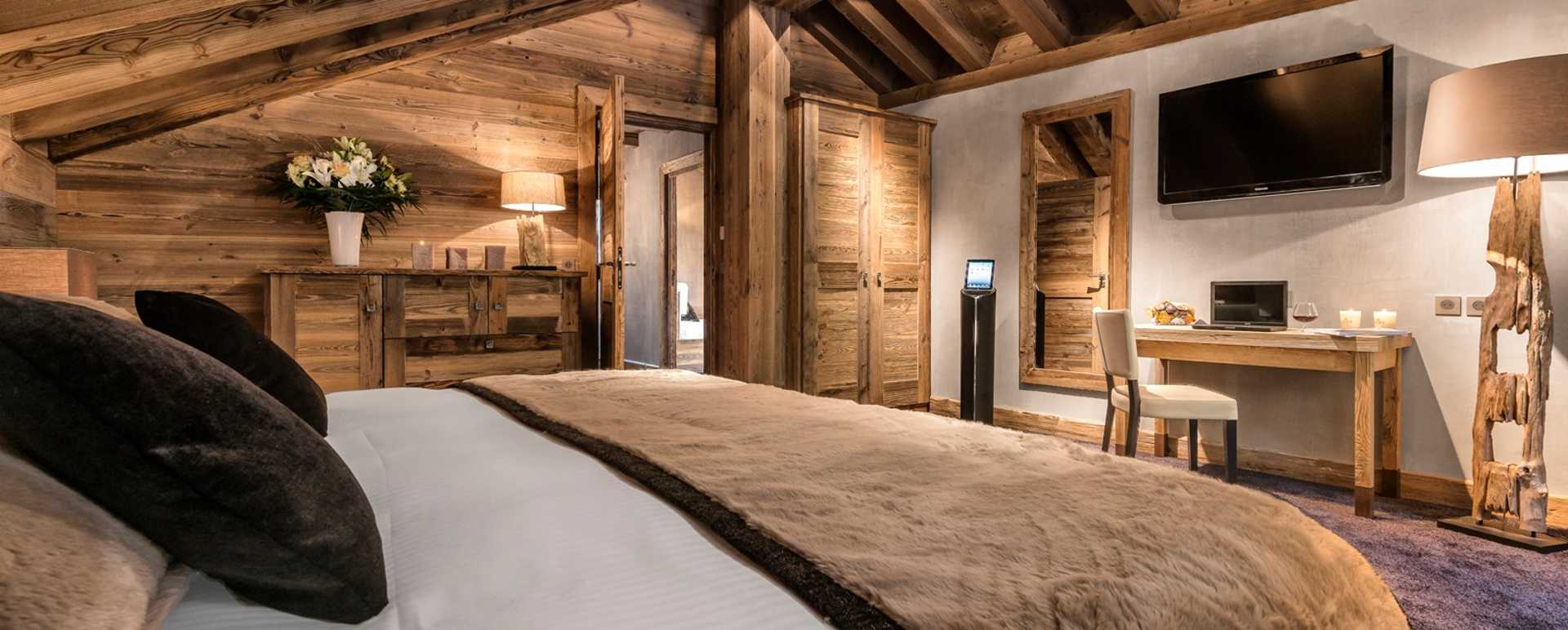 Parents' room in Suite 54, Le Kaila