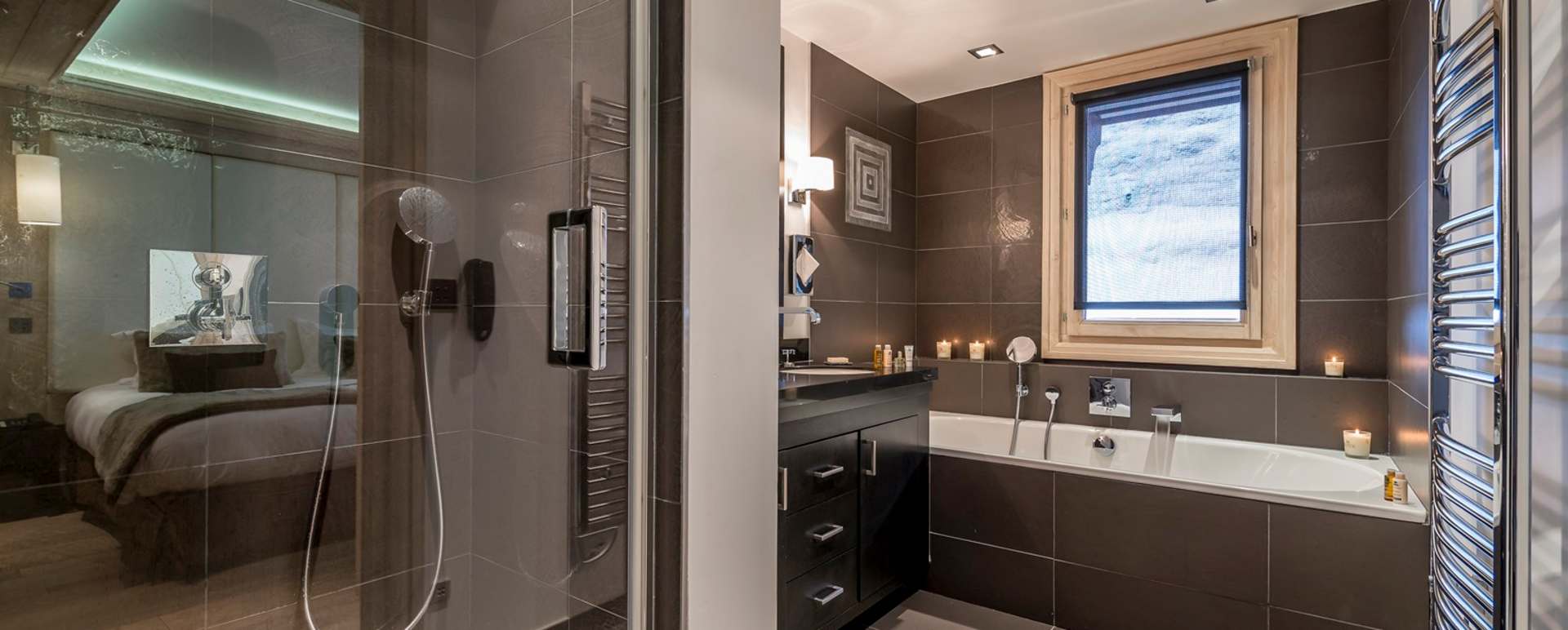 En-suite bathroom, 6 person family suite, Le Kaila