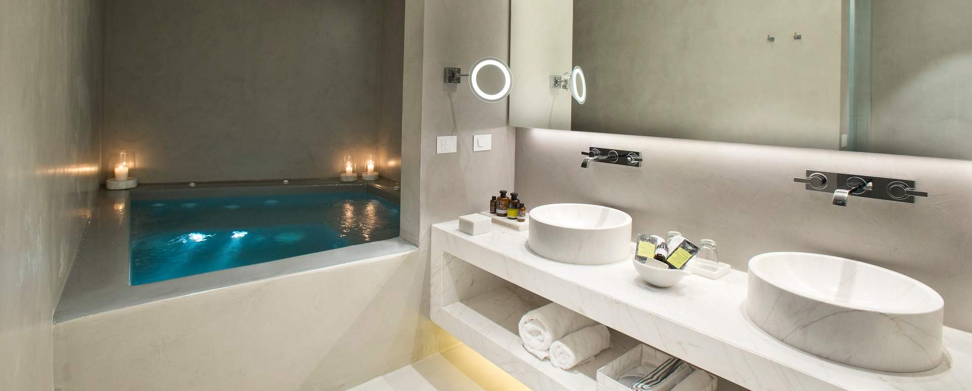 Grace Suite bathroom plunge pool - Grace Santorini 