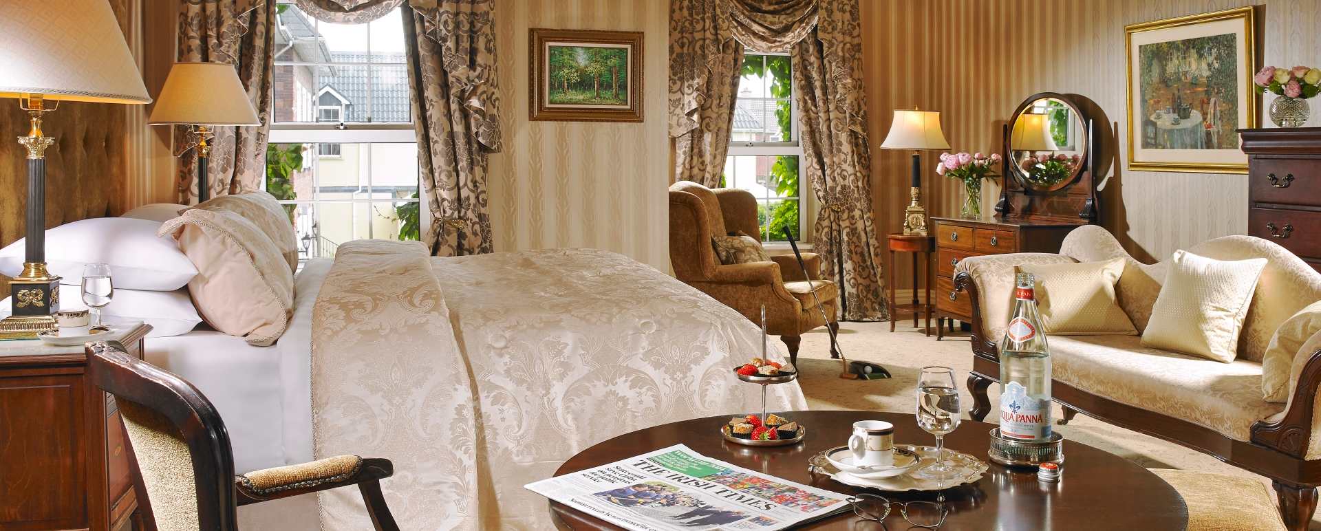 Deluxe Bedroom - Hayfield Manor Hotel 