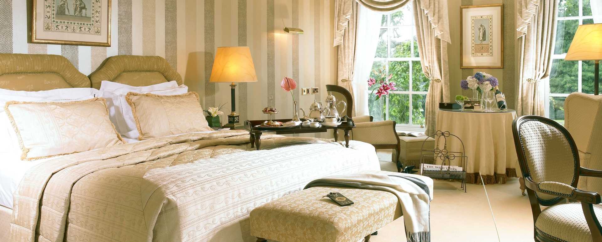 Superior Bedroom - Hayfield Manor Hotel 