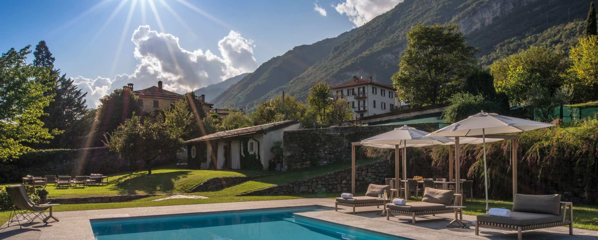 Pool and garden - Villa Sola Cabiati