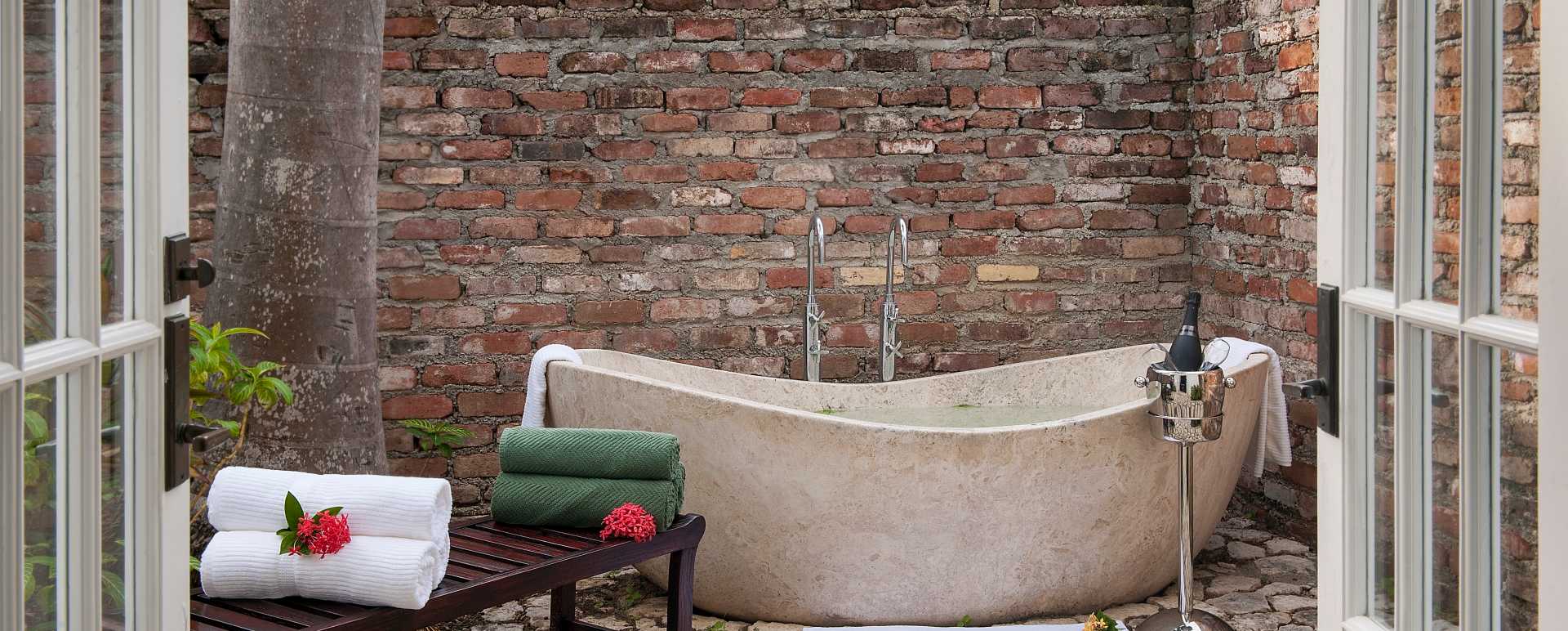 Fern Tree Spa Hot Bath - Half Moon