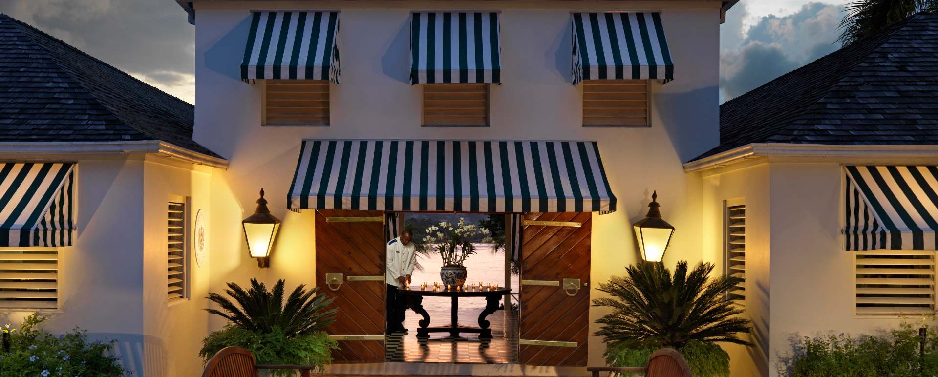 Lobby and Reception - Round Hill