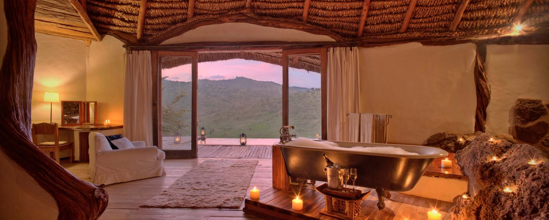 Bath tub in room 