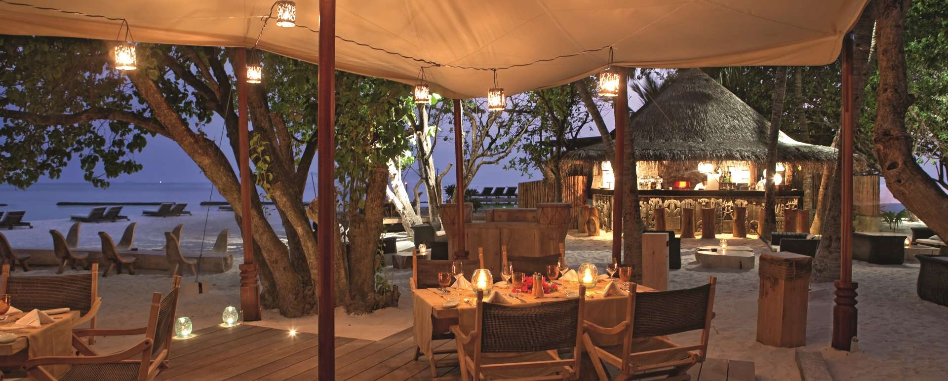 Alizée Beach Grill & Totem Bar - Constance Moofushi