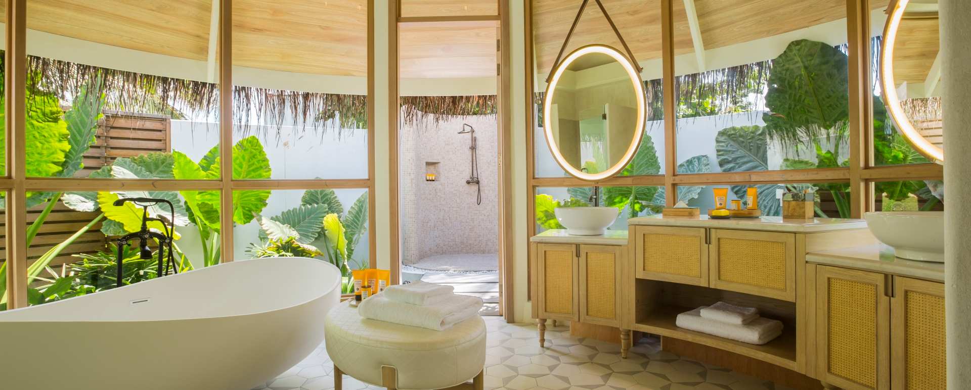 Beach Pool Villa Bathroom - Milaidhoo