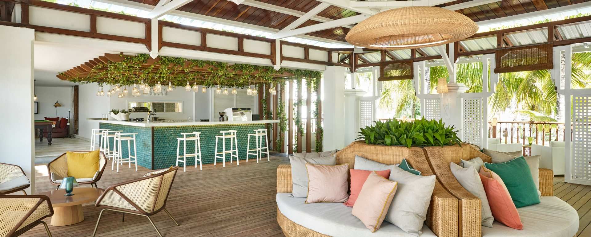 Stay Bar - Paradise Cove Hotel  Spa 
