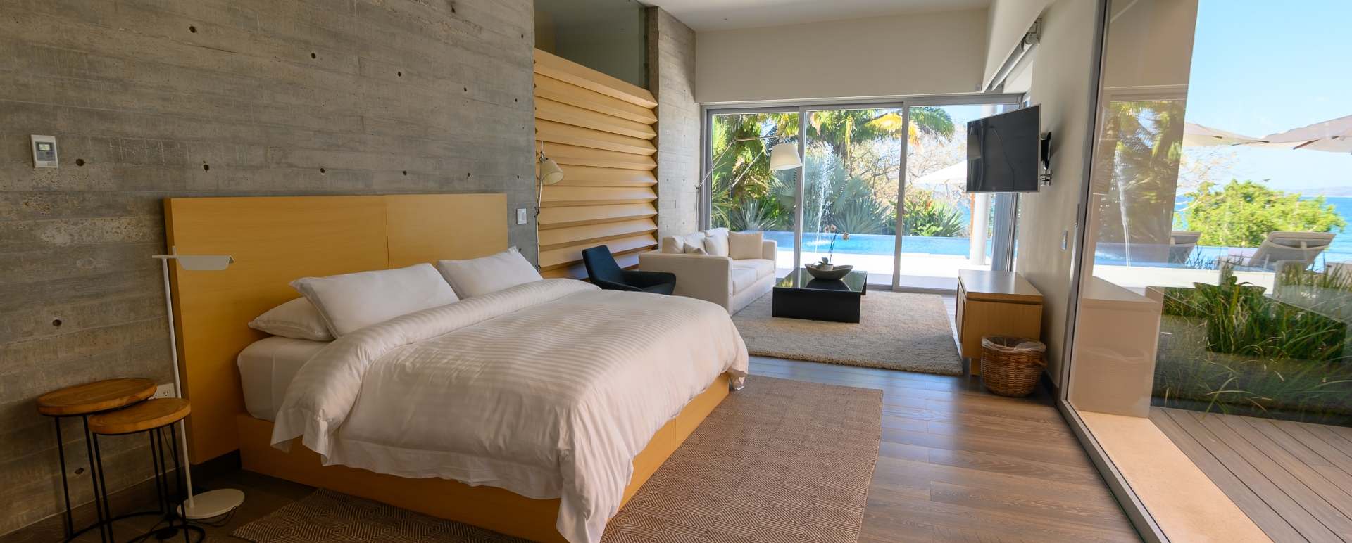 King size bedroom 