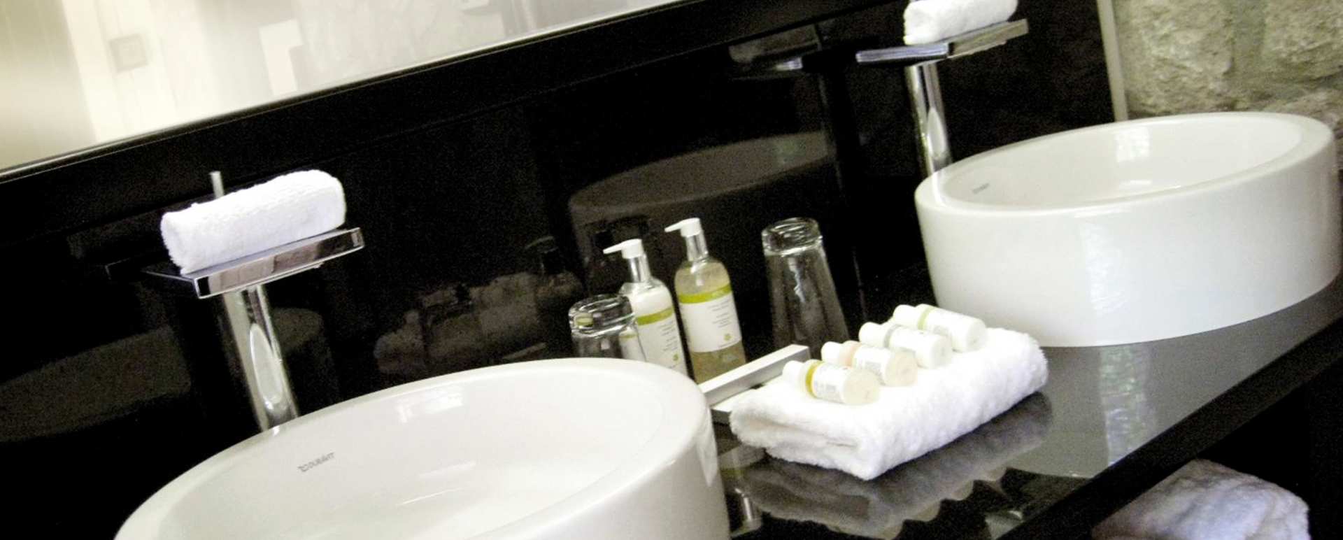 Lodge Hotel Bathroom -Boucan by Hotel Chocolat
