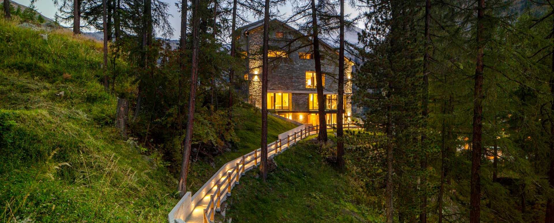 Owner's Lodge Exterior - Cervo Mountain Resort Summer
