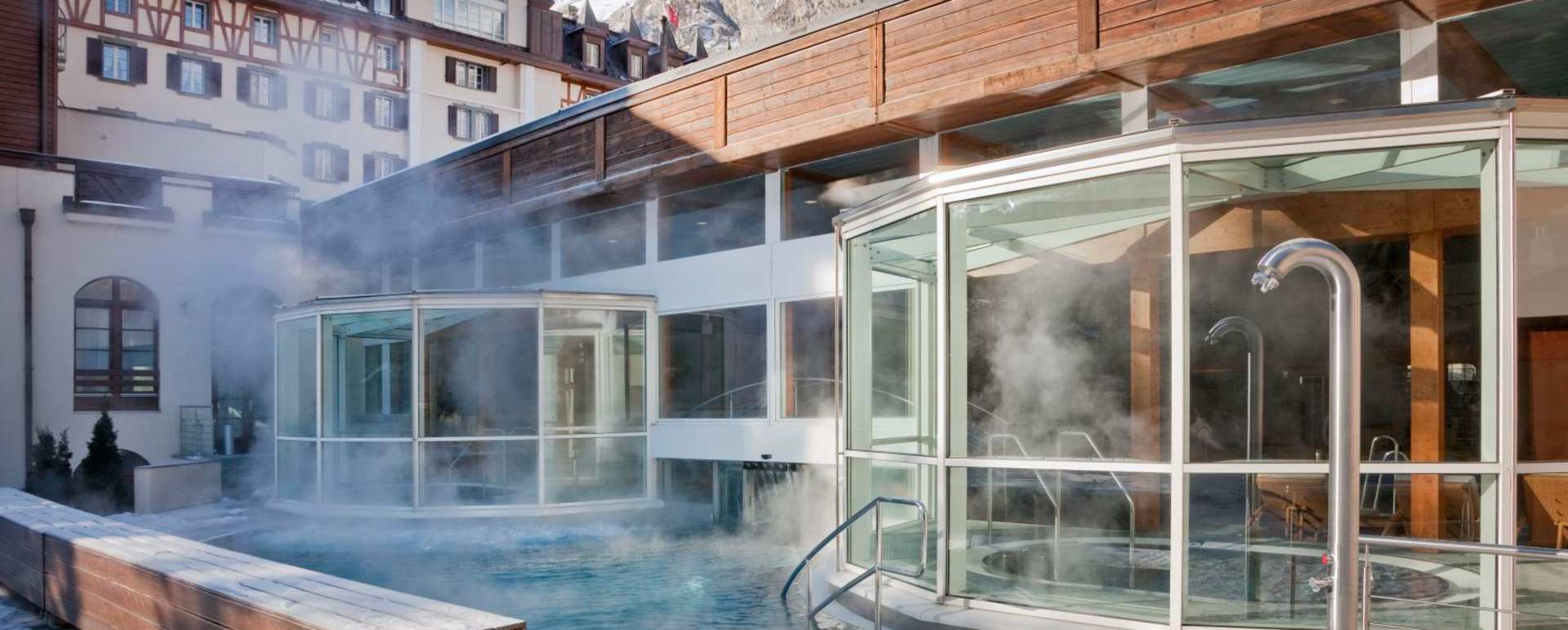 Outdoor pool - Mont Cervin Palace
