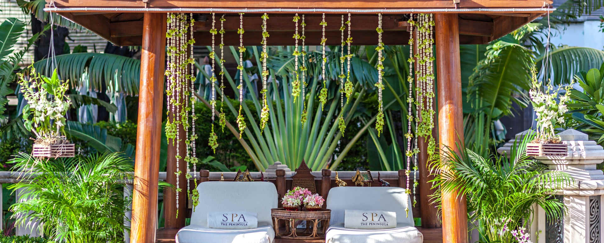 Sun loungers - Peninsula Bangkok