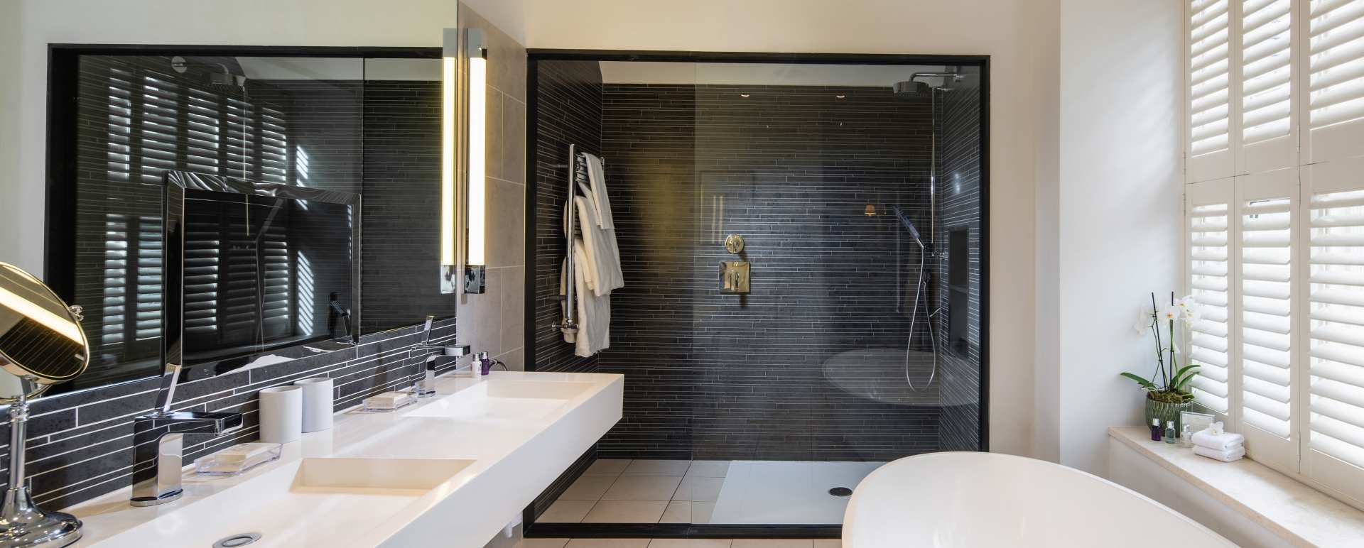 Luxury Room Bathroom 
