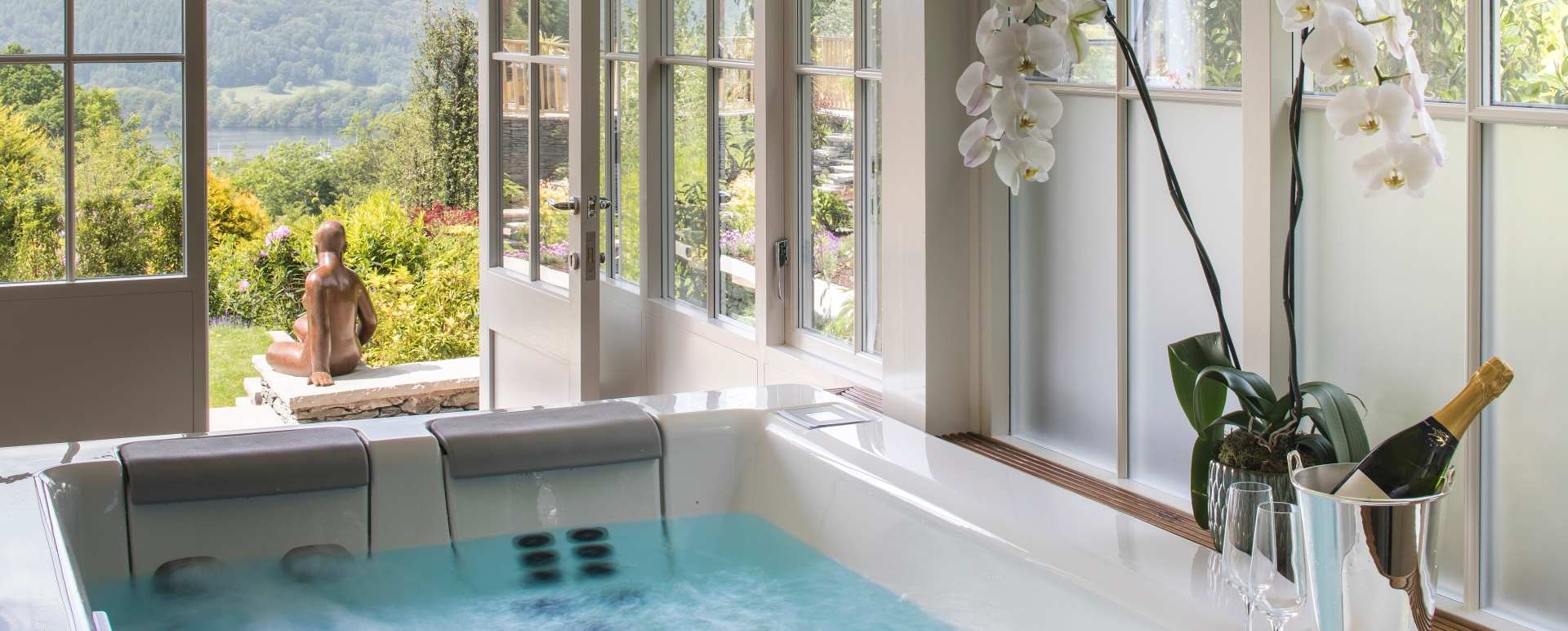 Lake View Hot Tub Suite 