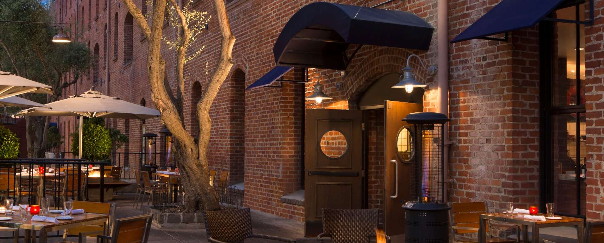 Blue Mermaid Patio - Argonaut Hotel 