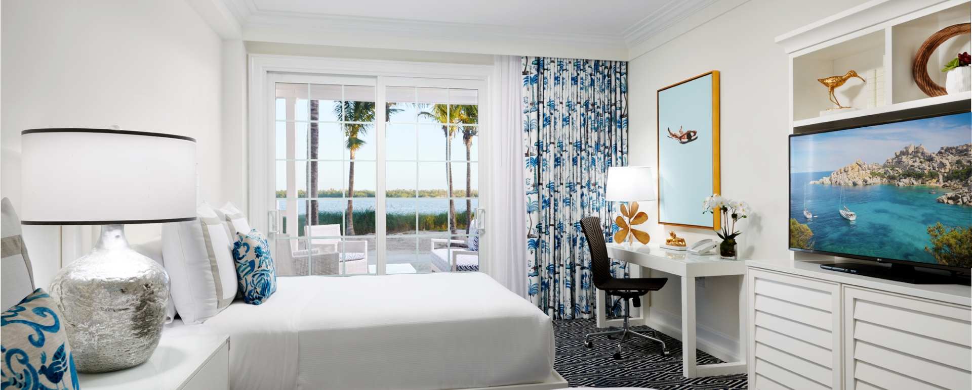 Oceanfront Queen Guest Room 