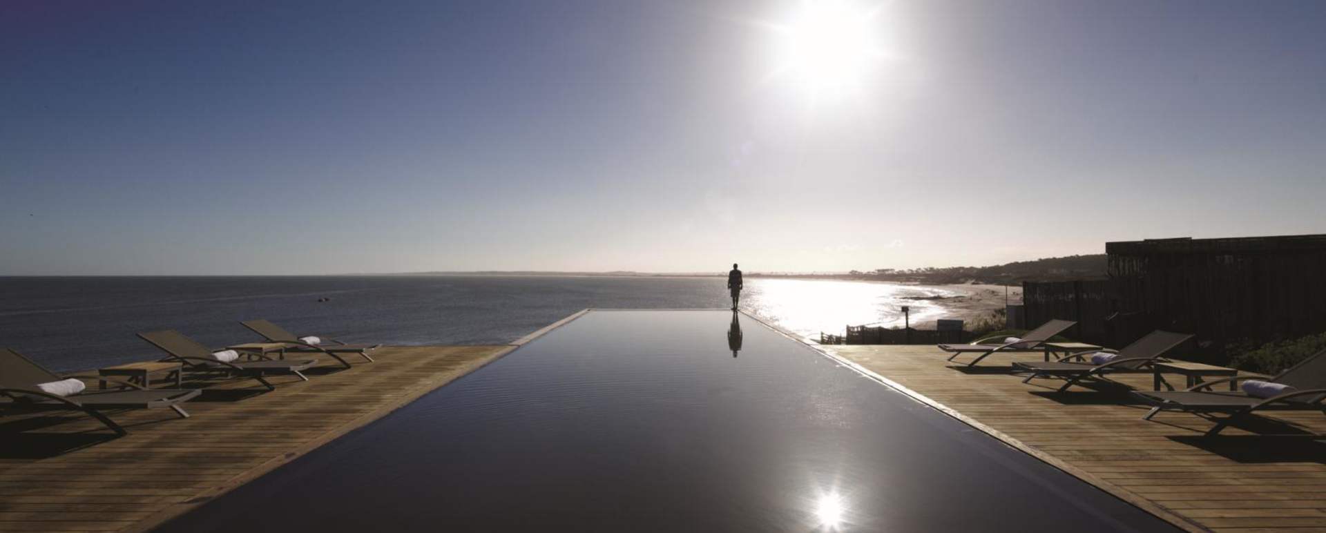 Cantilevered swimming pool - Playa Vik