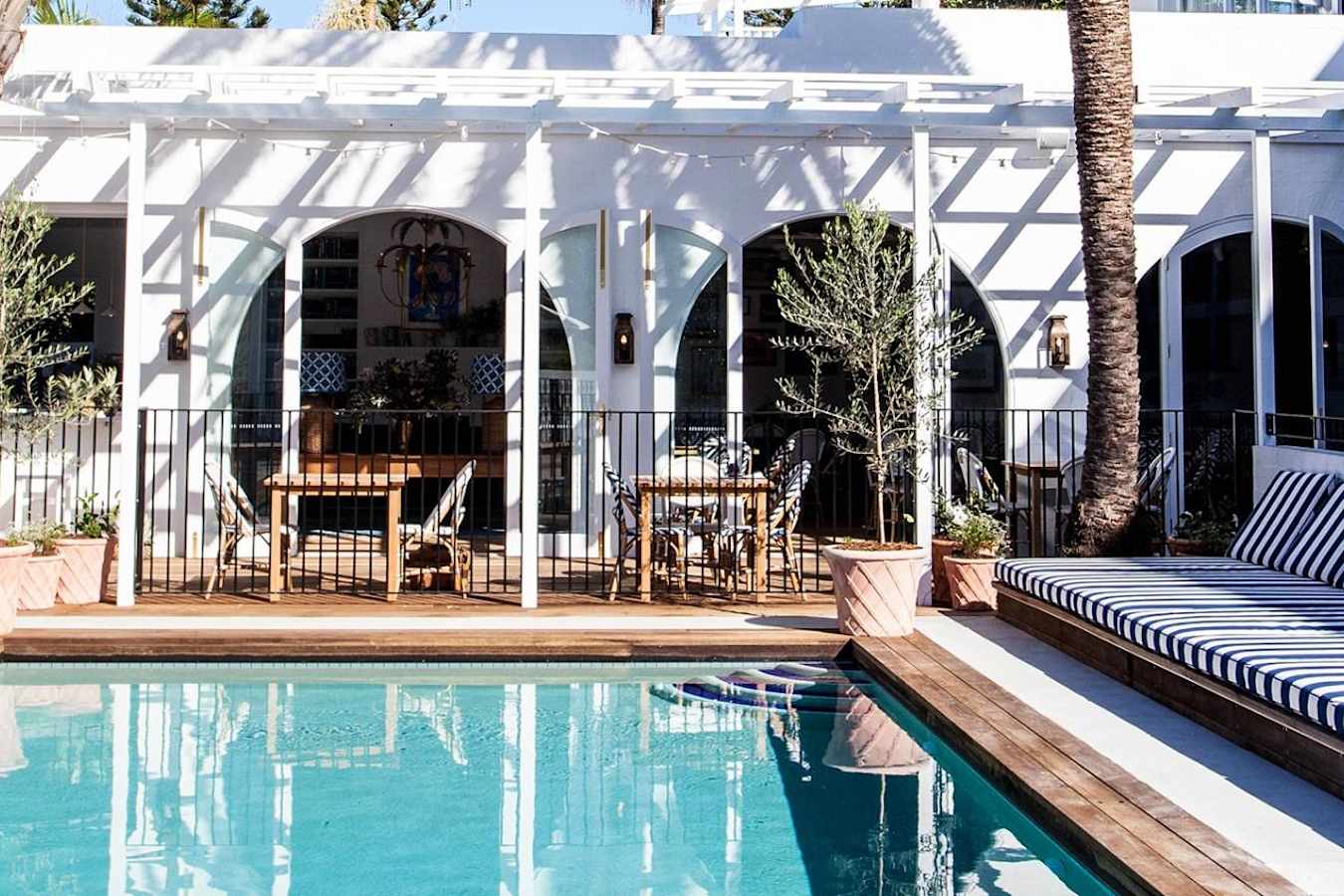 Restaurant Pool View - Halcyon House 