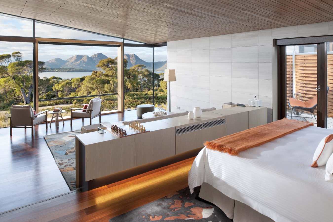 Suite - Saffire