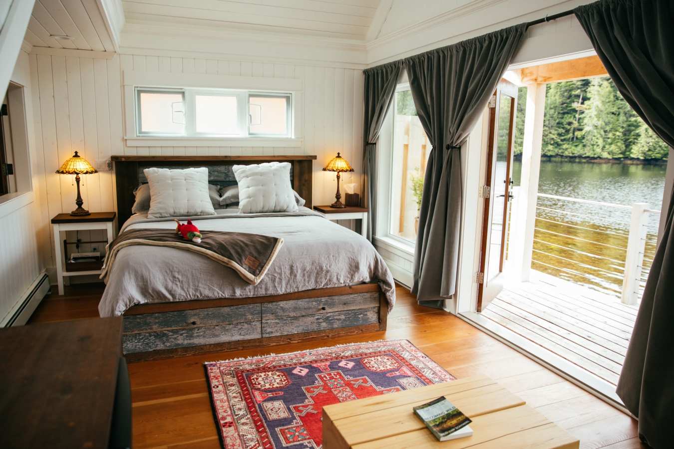 Cabin bedroom - Nimmo Bay