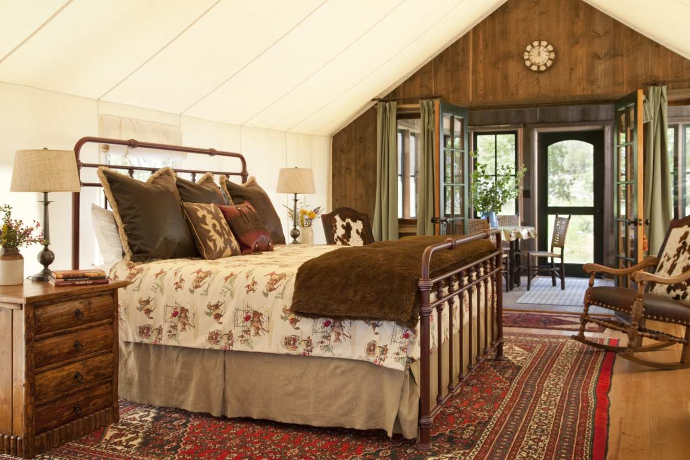 Bedroom at Rock Creek - Ultimate Western Canada an 