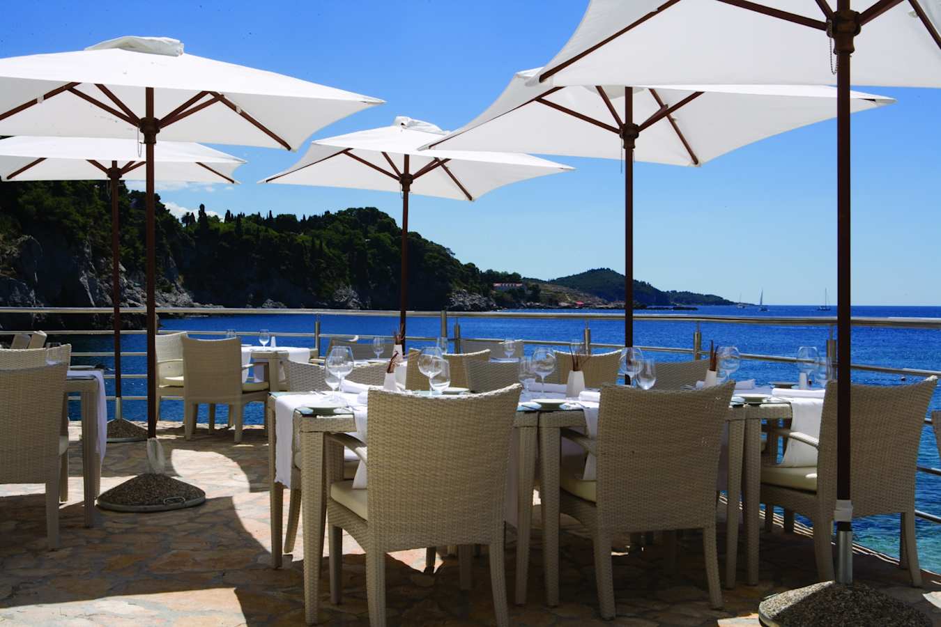 Nevera beach bar 