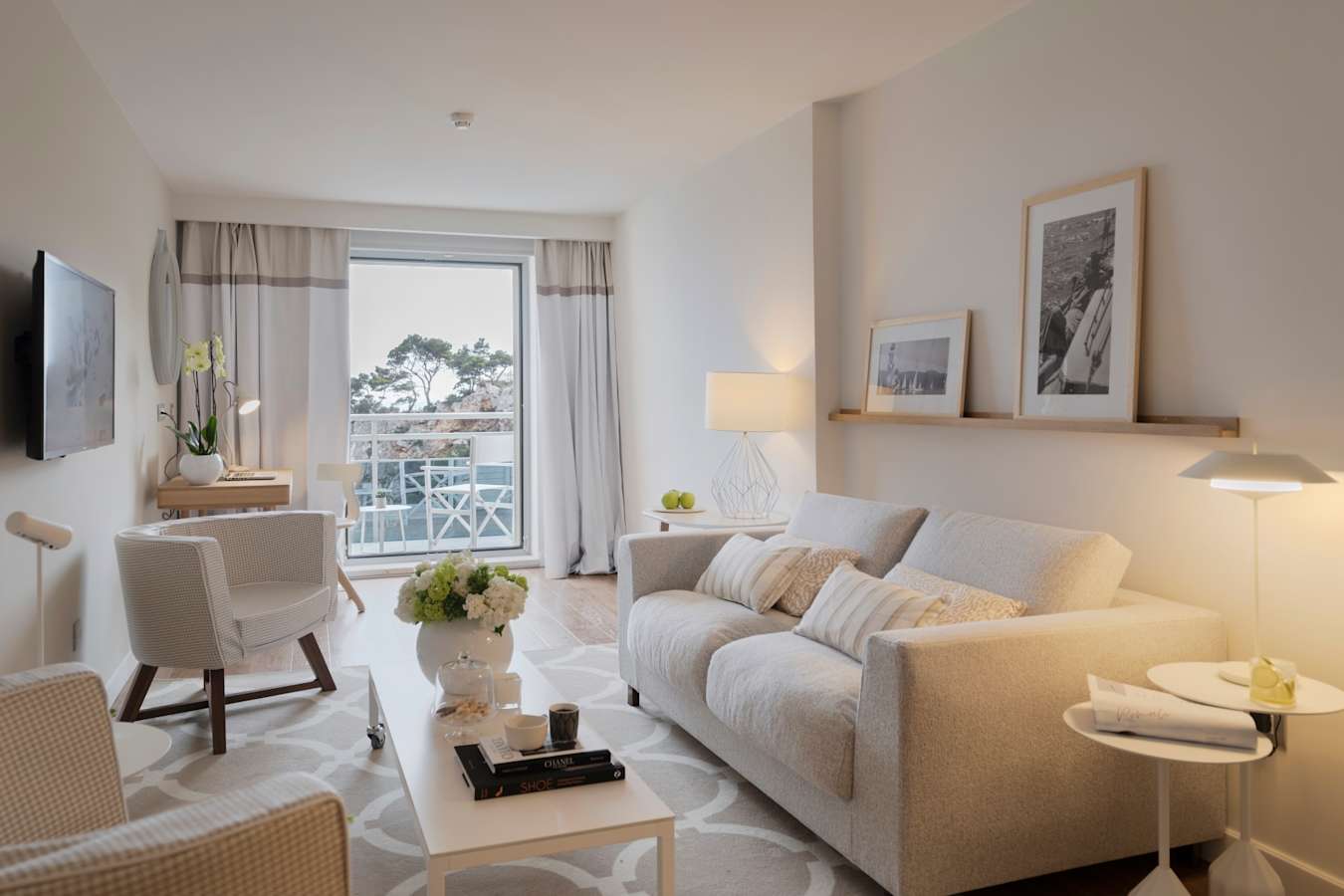 Executive Suite living room 