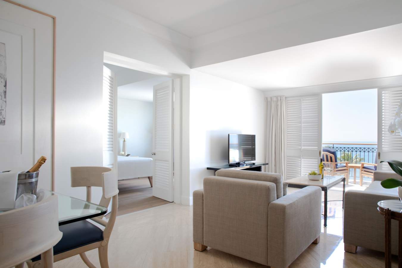 Deluxe One Bedroom Suite 