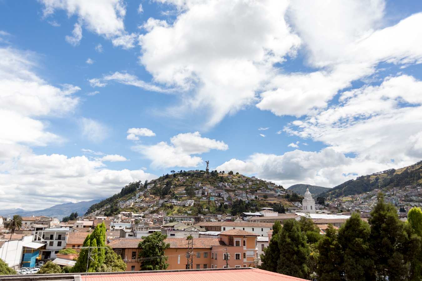 Panecillo Hill views - Illa Experience Hotel