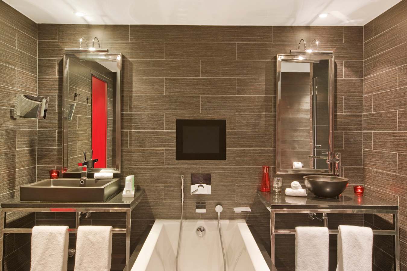 Suite Bathroom - Avenue Lodge